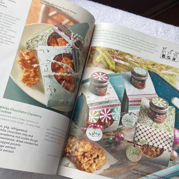 Gooseberry Patch Christmas Book 11 Paperback– 2009 - Picture 7 of 11